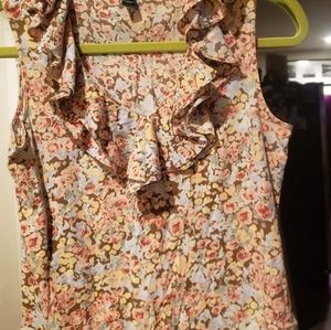 Women's Lauren floral top. Size P/M. Casual and cute a great top for summer.